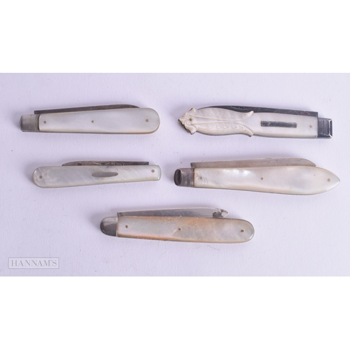 1192 - 5 x .925 sterling silver mop fruit knives 122g. (5)