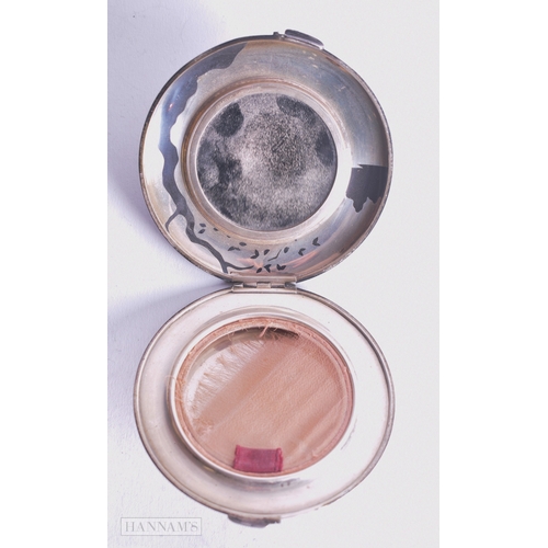 1213 - Vintage .950 Chinese Silver Ladies Vanity Compact Case 100g. 8.5 cm wide.