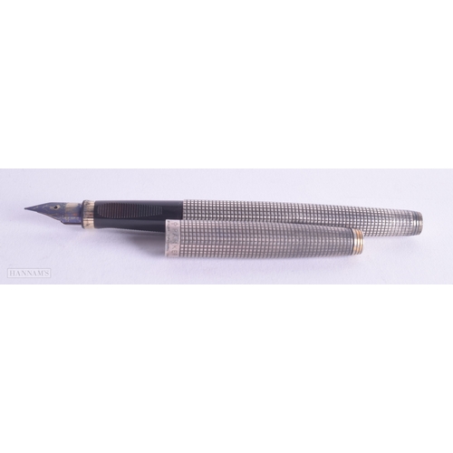 1220 - Vintage Parker 75 .925 Sterling Silver Cased Fountain Pen w/ 14ct Nib WRITING. 12.75 cm long.