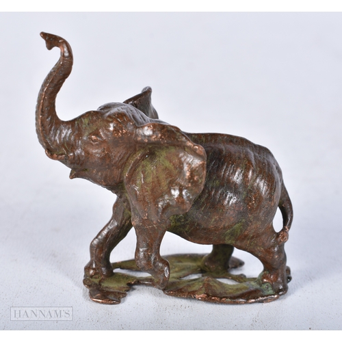 3015 - A Japanese bronze Elephant 5 x 5.5 cm