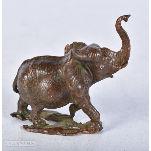 3015 - A Japanese bronze Elephant 5 x 5.5 cm