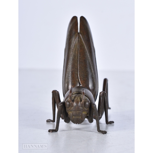 3017 - A Japanese bronze locust 8 cm.