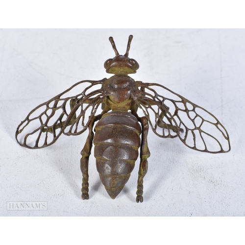 3018 - A Japanese bronze Hornet 6x10cm.