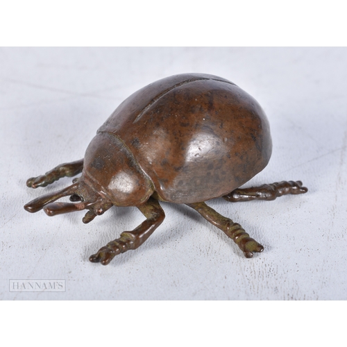 3019 - A Japanese bronze bug 5.5 cm.