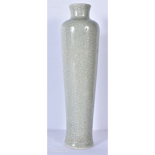 3053 - A Chinese porcelain Celadon crackle glaze vase 30cm