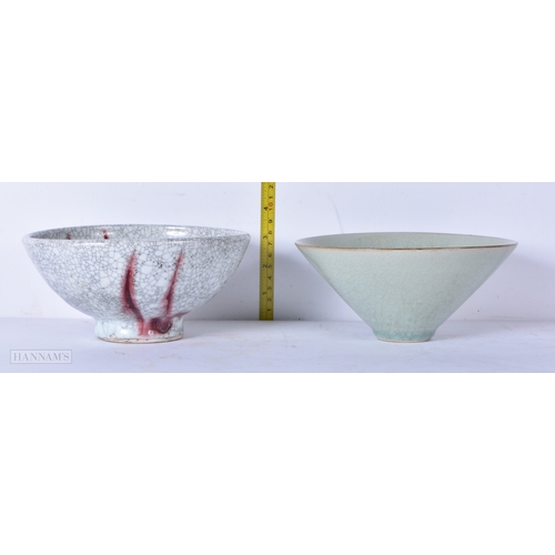 3059 - A Chinese porcelain Celadon crackle glaze conical bowl together with a Japanese bowl 9 x 17.5 cm (2)... 