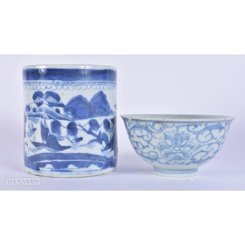306 - A 19TH CENTURY CHINESE BLUE AND WHITE PORCELAIN MUG Qing, together with a blue and white bowl. Large... 
