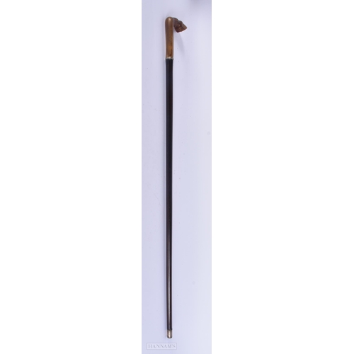 325 - A 19TH CENTURY CARVED RHINOCEROS HORN HORSE HOOF WALKING CANE. 88 cm long.