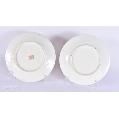 330 - A PAIR OF EARLY 19TH CENTURY COALPORT PORCELAIN BIRD AND FLOWER PLATES. 23 cm wide.