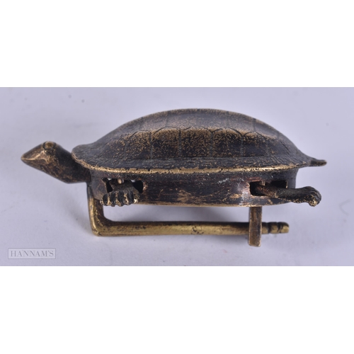 334 - AN ANTIQUE CHINESE BRONZE TORTOISE LOCK. 7 cm wide.