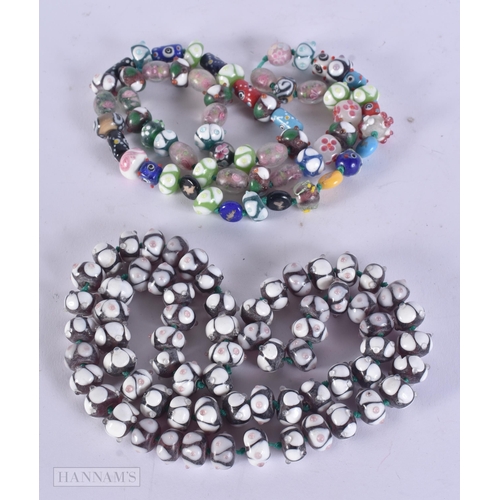 336 - BEAD NECKLACES. 372 grams. 75 cm long.(2)