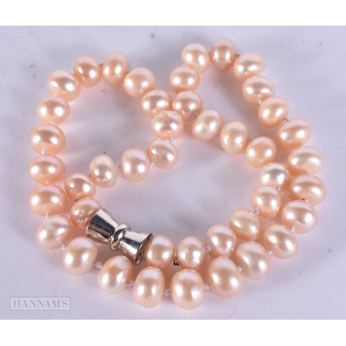 337 - A PEARL NECKLACE. 81 grams. 49 cm long.