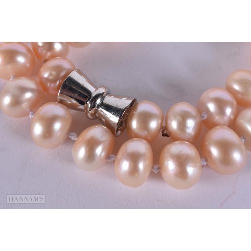 337 - A PEARL NECKLACE. 81 grams. 49 cm long.
