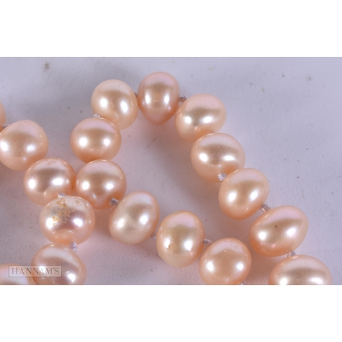337 - A PEARL NECKLACE. 81 grams. 49 cm long.