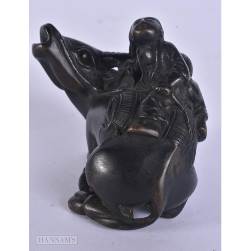 416 - AN 18TH/19TH CENTURY CHINESE BRONZE WATER DROPPER Qing, modelled as a figure upon a buffalo. 7.5 cm ... 