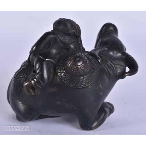 416 - AN 18TH/19TH CENTURY CHINESE BRONZE WATER DROPPER Qing, modelled as a figure upon a buffalo. 7.5 cm ... 
