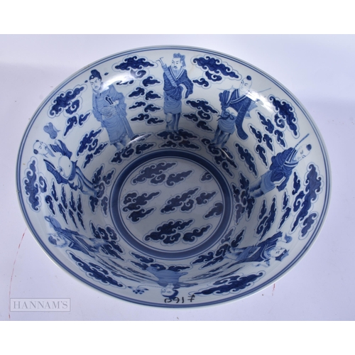 420 - A VERY LARGE EARLY 20TH CENTURY CHINESE BLUE AND WHITE PORCELAIN BOWL Late Qing, painted with immort... 