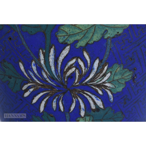 421 - A LARGE 18TH/19TH CENTURY CHINESE CLOISONNE ENAMEL VASE Qianlong/Jiaqing, decorated with foliage and... 
