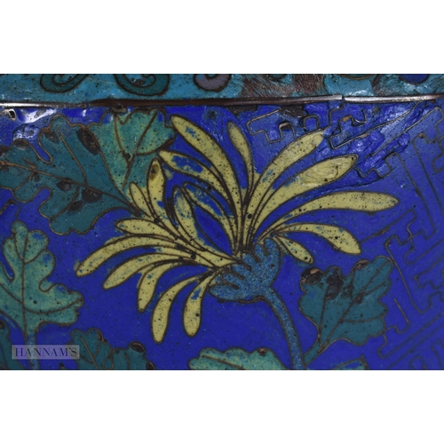 421 - A LARGE 18TH/19TH CENTURY CHINESE CLOISONNE ENAMEL VASE Qianlong/Jiaqing, decorated with foliage and... 