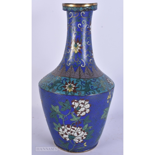 421 - A LARGE 18TH/19TH CENTURY CHINESE CLOISONNE ENAMEL VASE Qianlong/Jiaqing, decorated with foliage and... 