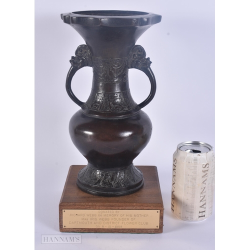 429 - A 17TH/18TH CENTURY CHINESE TWIN HANDLED BRONZE PRESENTATION VASE Ming/Qing. 30 cm x 12 cm.