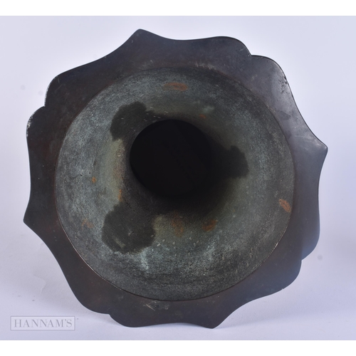 429 - A 17TH/18TH CENTURY CHINESE TWIN HANDLED BRONZE PRESENTATION VASE Ming/Qing. 30 cm x 12 cm.