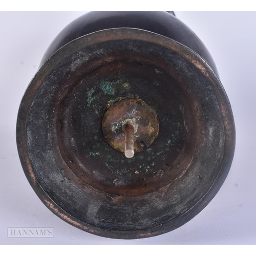 429 - A 17TH/18TH CENTURY CHINESE TWIN HANDLED BRONZE PRESENTATION VASE Ming/Qing. 30 cm x 12 cm.