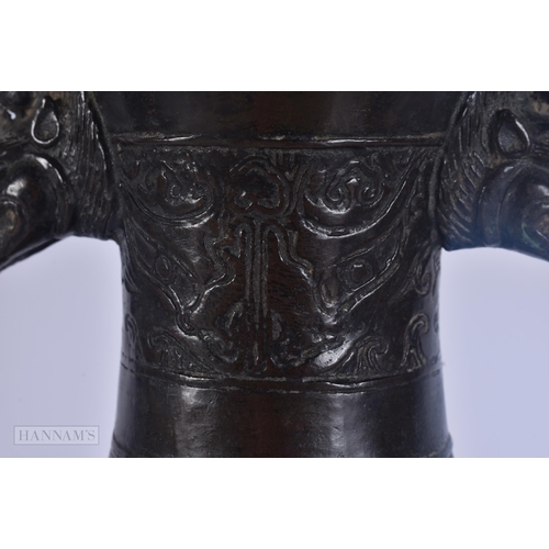 429 - A 17TH/18TH CENTURY CHINESE TWIN HANDLED BRONZE PRESENTATION VASE Ming/Qing. 30 cm x 12 cm.