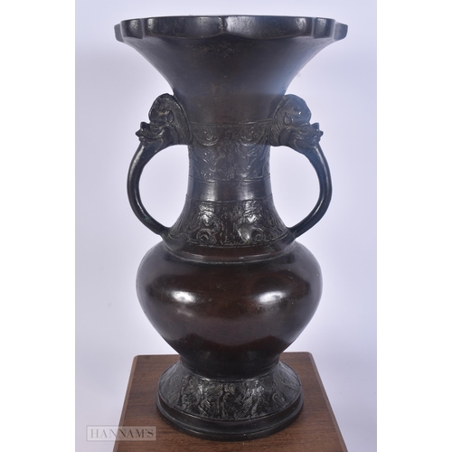 429 - A 17TH/18TH CENTURY CHINESE TWIN HANDLED BRONZE PRESENTATION VASE Ming/Qing. 30 cm x 12 cm.