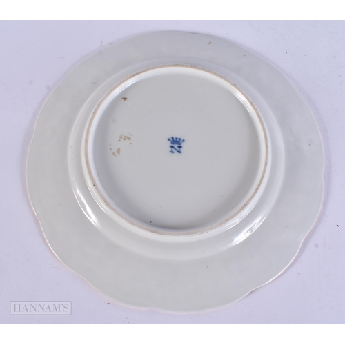 437 - AN UNUSUAL ANTIQUE ITALIAN NAPLES PORCELAIN ARMORIAL PLATE. 18 cm wide.