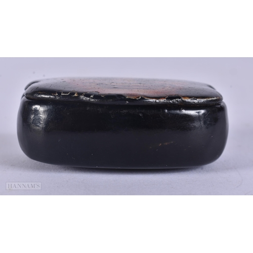 438 - AN UNUSUAL EARLY VICTORIAN PAPIER MACHE PORTRAIT SNUFF BOX. 5.5 cm x 4.25 cm.