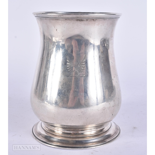 452 - A GEORGE III SILVER MUG. 377 grams. 12.5 cm high.