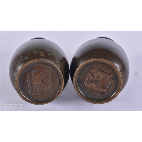 456 - A PAIR OF 19TH CENTURY JAPANESE MEIJI PERIOD BRONZE VASES. 9.5 cm high.