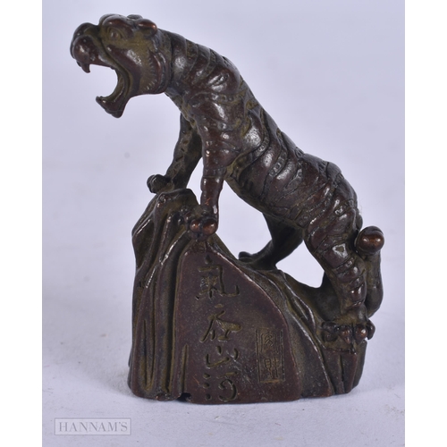 460 - A JAPANESE BRONZE TIGER. 73 grams. 5.25 cm x 4.25 cm.