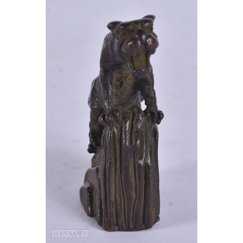 460 - A JAPANESE BRONZE TIGER. 73 grams. 5.25 cm x 4.25 cm.