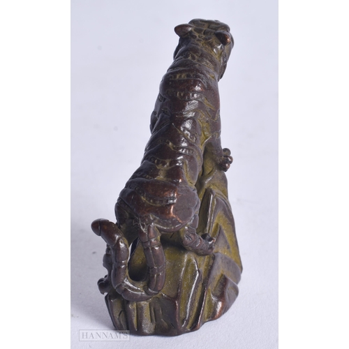 460 - A JAPANESE BRONZE TIGER. 73 grams. 5.25 cm x 4.25 cm.