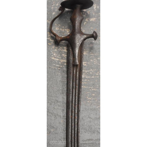 493 - AN ANTIQUE MIDDLE EASTERN SWORD. 85 cm long.  WE ARE UNABLE TO SHIP THIS LOT IN-HOUSE