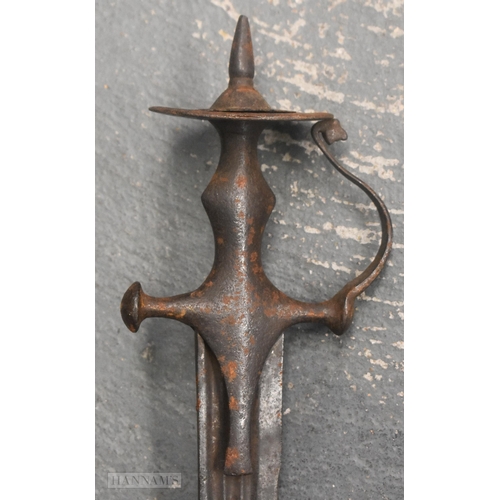 493 - AN ANTIQUE MIDDLE EASTERN SWORD. 85 cm long.  WE ARE UNABLE TO SHIP THIS LOT IN-HOUSE