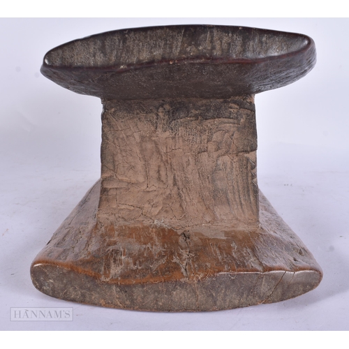 661 - A 19TH CENTURY AFRICAN TRIBAL CARVED WOOD STOOL HEADREST. 28 cm wide.