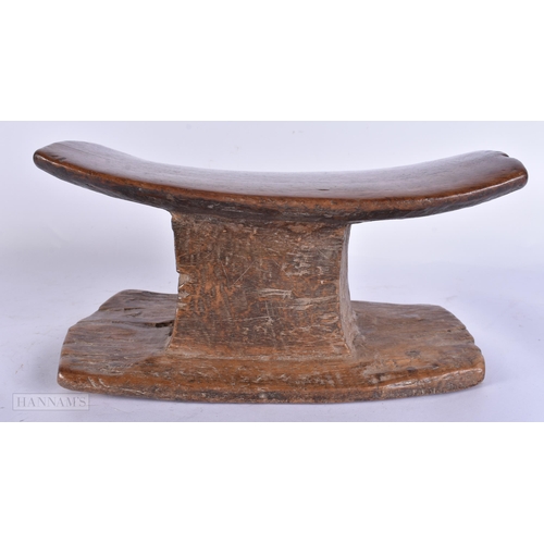 661 - A 19TH CENTURY AFRICAN TRIBAL CARVED WOOD STOOL HEADREST. 28 cm wide.