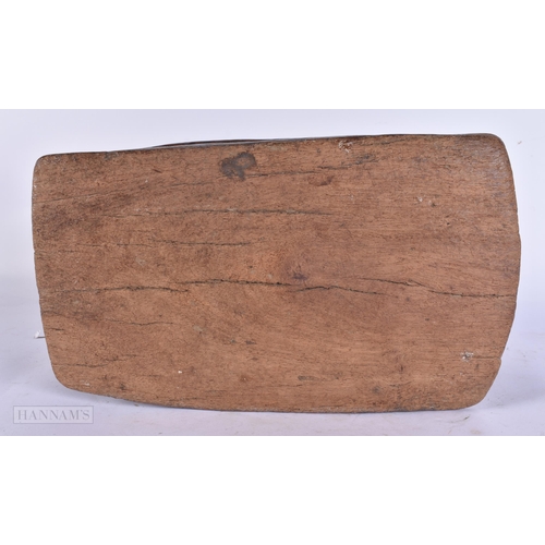 661 - A 19TH CENTURY AFRICAN TRIBAL CARVED WOOD STOOL HEADREST. 28 cm wide.
