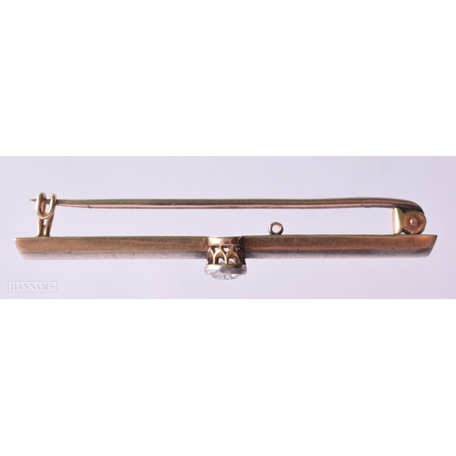 767 - A GOLD AND DIAMOND BAR BROOCH. 4 grams. 5.25 cm x 0.5 cm.