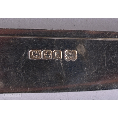 890 - A CANTEEN OF SILVER HANDLED AND BLADED CUTLERY. 1170 grams. Box 38 cm x 26 cm.