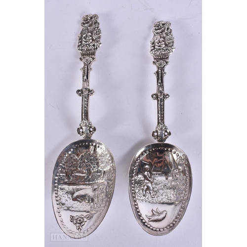 895 - A PAIR OF ANTIQUE DUTCH SILVER REPOUSSE SPOONS with London import marks. 118 grams. 17 cm long.
