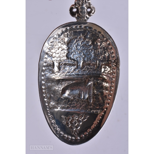 895 - A PAIR OF ANTIQUE DUTCH SILVER REPOUSSE SPOONS with London import marks. 118 grams. 17 cm long.