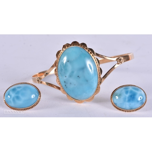 897 - A Yellow Metal and Hardstone Bracelet and matching Earrings.  Bracelet internal 6.5 cm x 5 cm, total... 