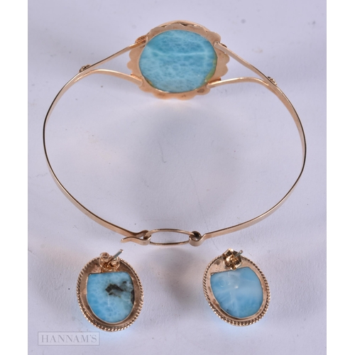 897 - A Yellow Metal and Hardstone Bracelet and matching Earrings.  Bracelet internal 6.5 cm x 5 cm, total... 