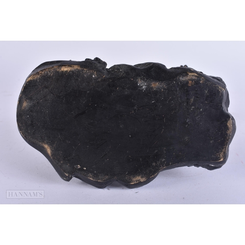 901 - A CONTINENTAL BRONZE BEAR. 14 cm x 14 cm.