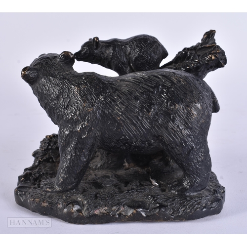 902 - A CONTINENTAL BRONZE BEAR AND CUB. 11 cm x 11 cm.