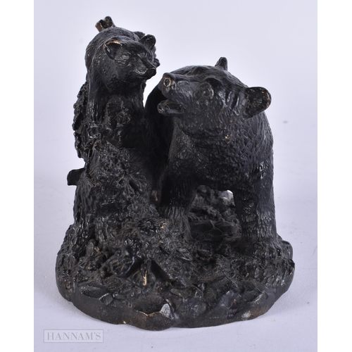 902 - A CONTINENTAL BRONZE BEAR AND CUB. 11 cm x 11 cm.